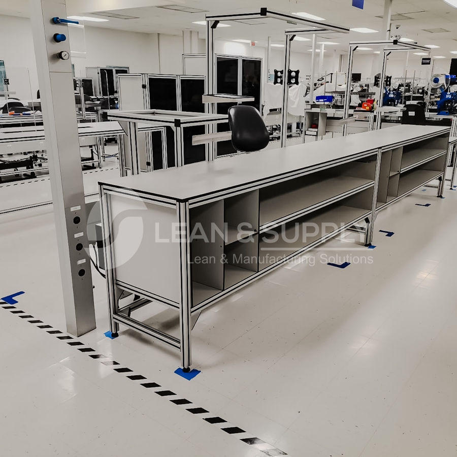 Mesa modular de aluminio en sala limpia